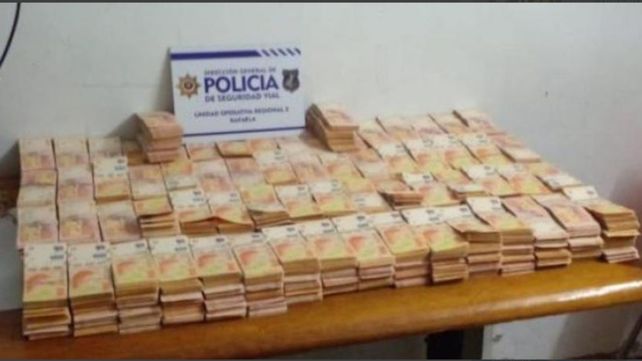 Detienen a dos hombres que circulaban con más de 27 millones de pesos por la ruta 34