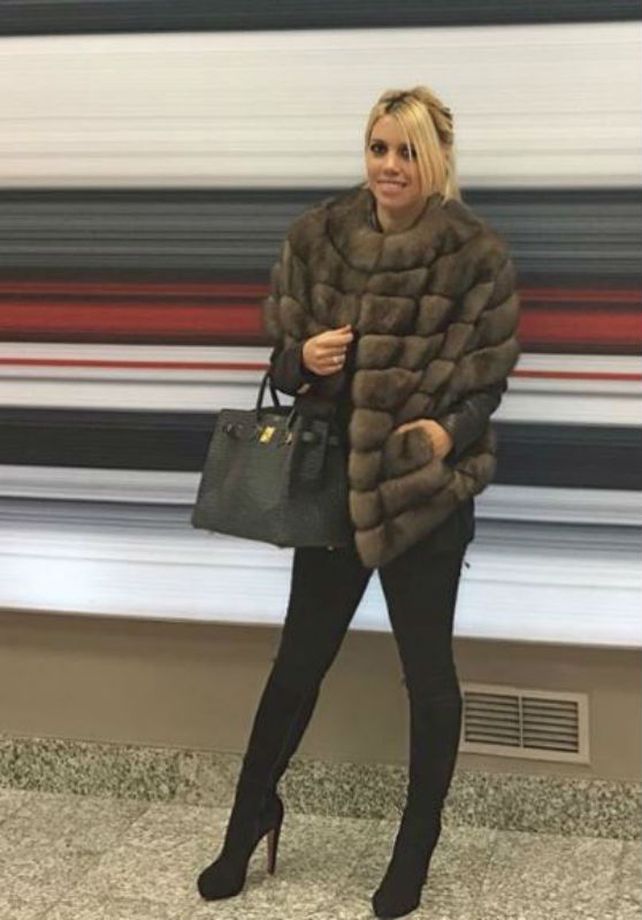 Wanda publicó una foto con un tapado de piel