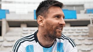 Se presentó la camiseta de la Selección Argemtina con la que jugará en Qatar.