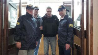 Detienen a un docente por tirarle huevos a la comitiva de Macri en La Pampa