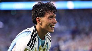 Lisandro Martínez jugó su mejor partido en la selección, con una asistencia bárbara y un gol que aportó a la clasificación.