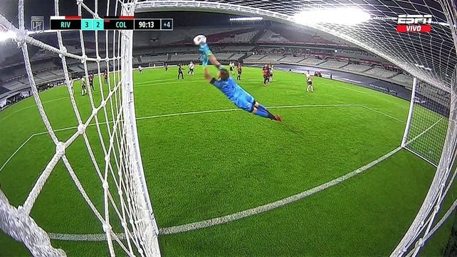 La atajada de Burián en Colón, entre las mejores de Abril