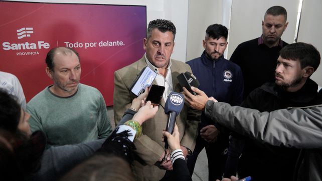 Las autoridades del Gobierno. Fernando Maletti (secretario de Deportes) y Gustavo Velázquez (coordinador de la Dirección de Seguridad en Eventos Masivos) en la conferencia de prensa.