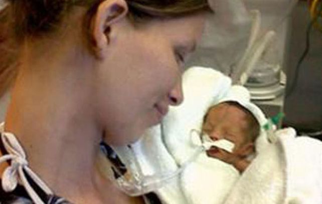 La madre y la pequela Luz Milagros que pesa 1