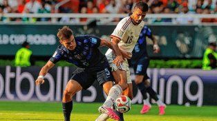 Manuel Ugarte la sufrió la rotura de ligamentos cruzados de su rodilla izquierda.
