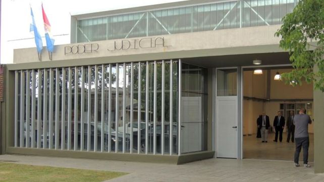 Detenido por matar a un hombre al que halló en la cama con su novia