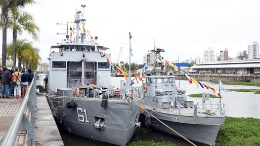 Buques de la Armada llegaron al Puerto de Santa Fe: coordinan un operativo sanitario costero en Alto Verde y zona de islas
