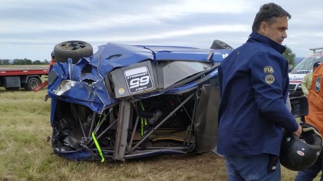 Así quedó. El Peugeot 208 que estrenaba Julián Lepphaille en su regreso quedó destruido. No corre la final de la C2 del TN en Alta Gracia.
