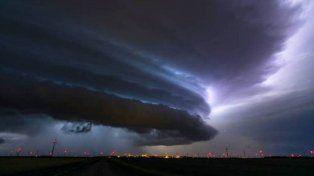 Buenos Aires se encuentra bajo alerta naranja por tormentas fuertes y el temporal se hace sentir en diversas localidades a causa del fenómeno súper celda