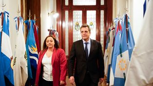 La titular de la Cámara baja, Cecilia Moreau, y el ministro de Economía y candidato a presidente por UxP, Sergio Massa.