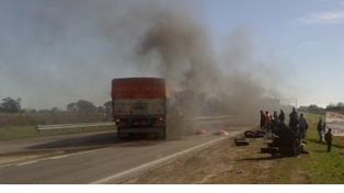Vecinos del asentamiento Mocoví cortaron la ruta 11 en reclamo de obras