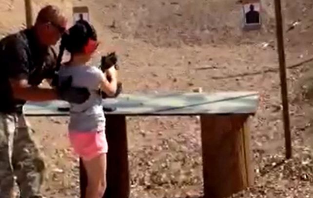 Horror en Arizona: una nena mató por accidente a su instructor de tiro