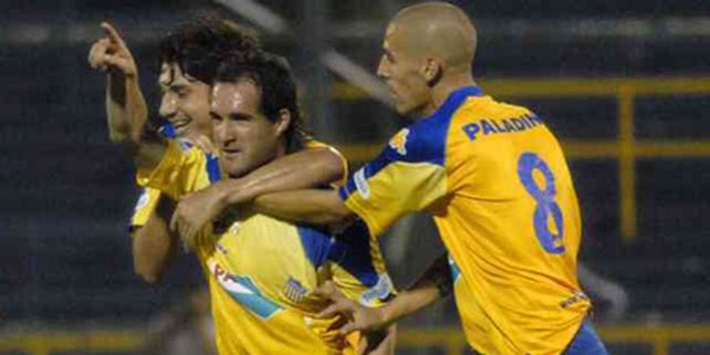 Central gole&oacute; por 3 a 0 a Arsenal y se aleja cada vez m&aacute;s de la promoci&oacute;n