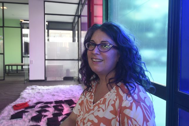 “No puedo ni me interesa ilustrar todo igual porque cada proyecto necesita cosas diferentes”, sostiene la ilustradora radicada en Rosario.