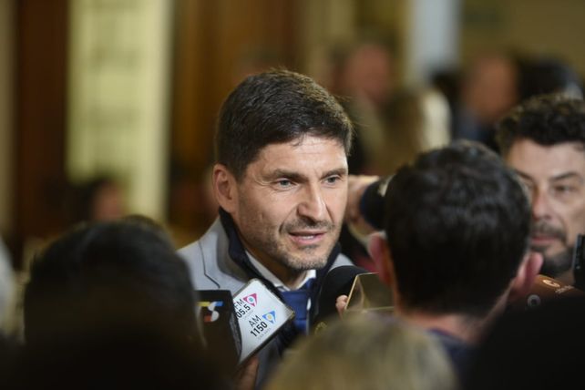 La mejora del riesgo país tras las elecciones puede darle al gobernador Maximiliano Pullaro el endeudamiento por 1.000 millones de dólares