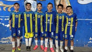 Los chicos de Paraná con la camiseta de Rosario Central.