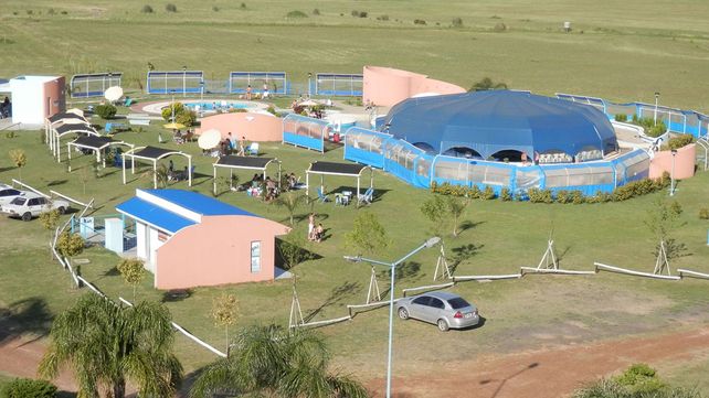 Instalaciones. El complejo ocupa 60 hectáreas. Tiene cuatro piletas
