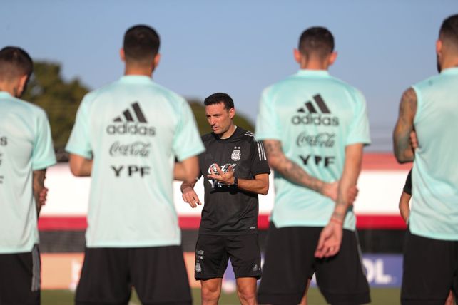 La selección argentina entrenó y se fue a Río de Janeiro