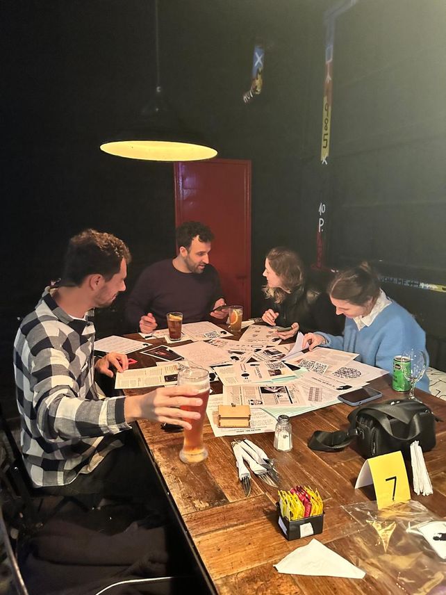 Un grupo de amigos que se animó a relevar el misterio.