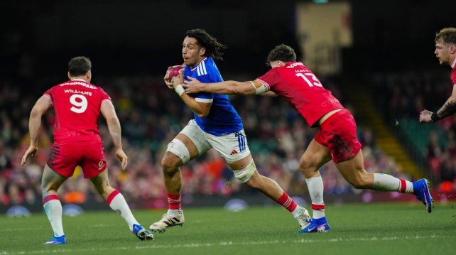 Francia venció con autoridad 54-12 a Gales en Cardiff.