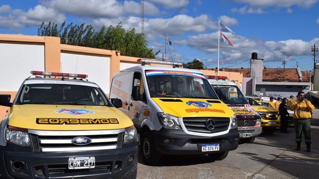 Con una caravana por las calles céntricas los bomberos voluntarios celebran su día