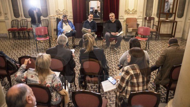 SITU realiza la primera reunión para evaluar servicios y tarifas de colectivos de Buses Paraná. Ediles oficialistas y opositores rechazan aumento del boleto