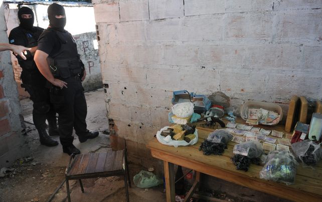 Detuvieron a un comisario inspector por su presunta vinculación con una banda narco