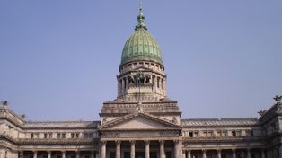 La sociedad se irrita por los manejos de los fondos legislativos.