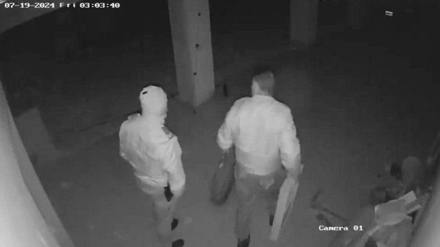 Dos policías de Gualeguay fueron imputados por diferentes robos en viviendas de la zona rural. Se conocieron imágenes de cámaras de seguridad.