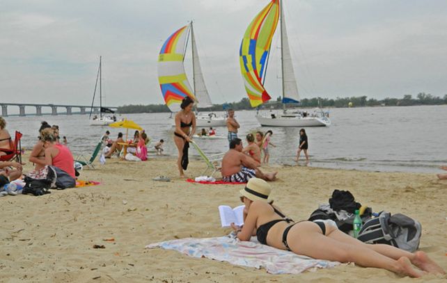 A Rosario llegan cada vez más turistas por los fin de semana largo.