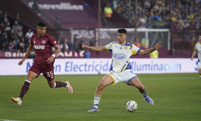Alejo Veliz estuvo en los tes partidos que disputó Central y todavía no pudo convertir. Los hinchas esperan por sus gritos.