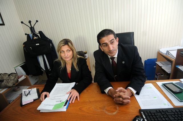 Investigadores. La fiscala Milagros Parodi y el comisario Mario Monzón comunicaron ayer los resultados de los allanamientos.