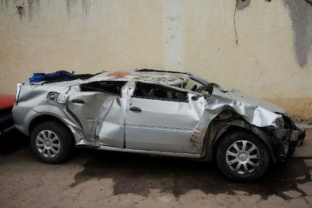 Tres muertos al caer un auto de un puente en la Autopista a Rosario