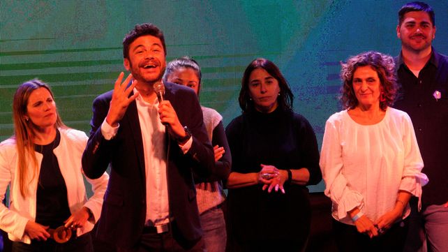 Monteverde en los festejos, tras lograr una victoria ajustada.