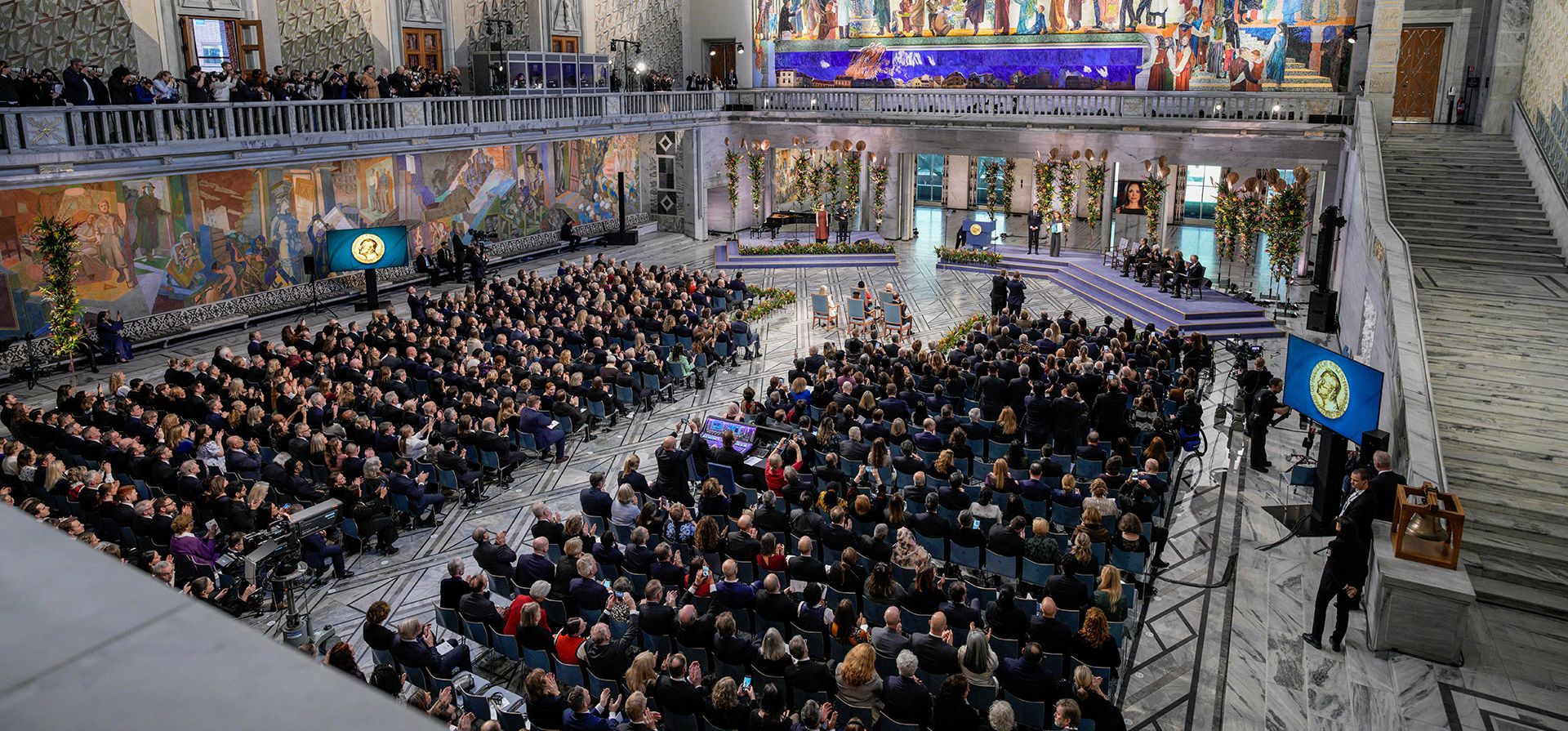 La hija de la ganadora del Premio Nobel de la Paz, Ana Corina Sosa, acepta el premio en nombre de su madre, la líder opositora venezolana María Corina Machado, durante la ceremonia de entrega del Premio Nobel de la Paz en el Ayuntamiento de Oslo, Noruega, el miércoles 10 de diciembre de 2025. (Stian Lysberg Solum/NTB Scanpix vía AP) La hija de la ganadora del Premio Nobel de la Paz, Ana Corina Sosa, acepta el premio en nombre de su madre, la líder opositora venezolana María Corina Machado, durante la ceremonia de entrega del Premio Nobel de la Paz en el Ayuntamiento de Oslo, Noruega, el miércoles 10 de diciembre de 2025. (Stian Lysberg Solum/NTB Scanpix vía AP)