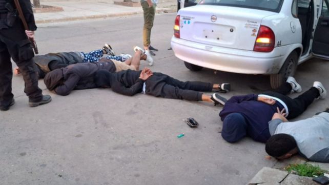 Hinchas de Centrla Argentino de Fighiera detenidos después de agredir a un hombre en Villa Constitución.&nbsp;