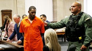 Una mujer acusó a R. Kelly de mantenerla encerrada por días y abusar de ella