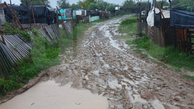 Vecinos el barrio Arturo Illia de Paraná siguen esperando mejoras básicas. Advierten que el abandono impide ingreso de servicios de salud