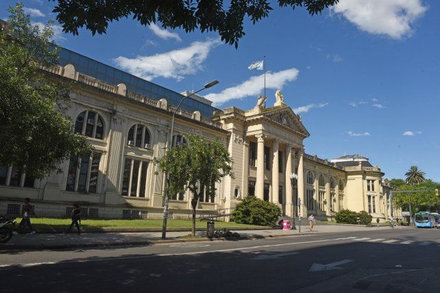 Fachada de la Facultad de Cs. Médicas de la UNR