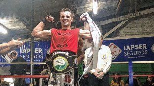 La Cobra Migliarini con el cinturón tras imponerse en la pelea principal de la velada.