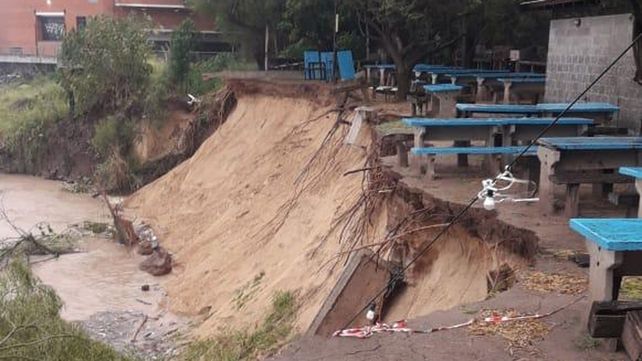 Chequean el estado de la costa central para evitar más derrumbes