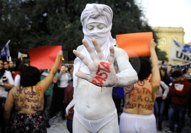 A plaza llena, el grito de los santafesinos contra la violencia machista se hizo escuchar