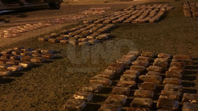 Secuestraron 214 kilogramos de marihuana camuflada en un automóvil en Santa Fe