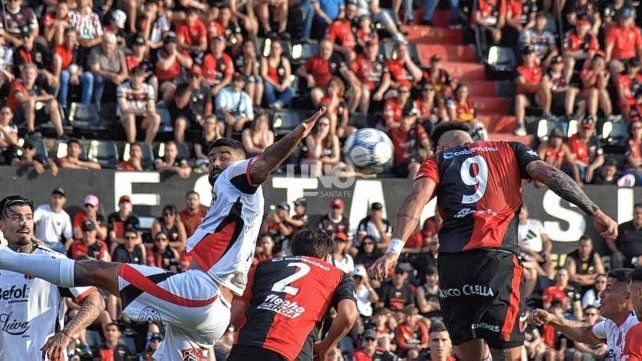 El minuto a minuto del partido entre Colón y Defensores de Belgrano