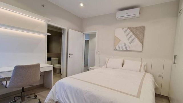 Algunas habitaciones cuentan con baño en suite y vestidor.