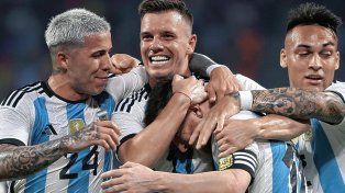 Argentina festejando el gol de Lionel Messi.