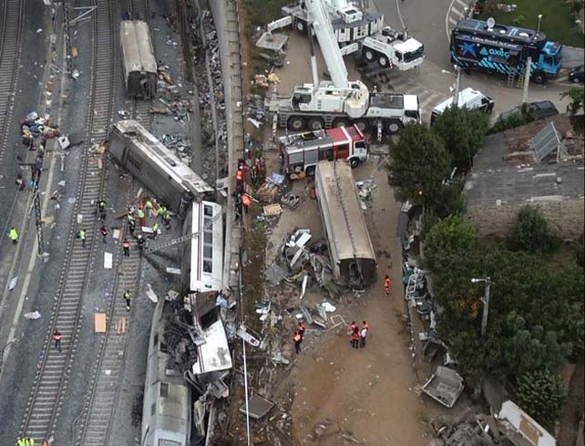 En el accidente ferroviario murieron 78 personas y hay más de 140 heridos. (Fotos: AP y Reuters)