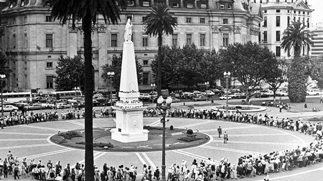 &nbsp;Madres de Plaza de Mayo: homenaje a 45 años de su primera ronda