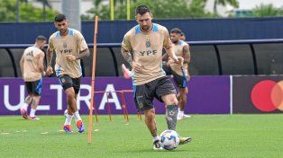 Lionel Messi entrenó a la par del plantel.