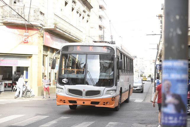 La K. La única línea de trolebuses que funciona hasta hoy.
